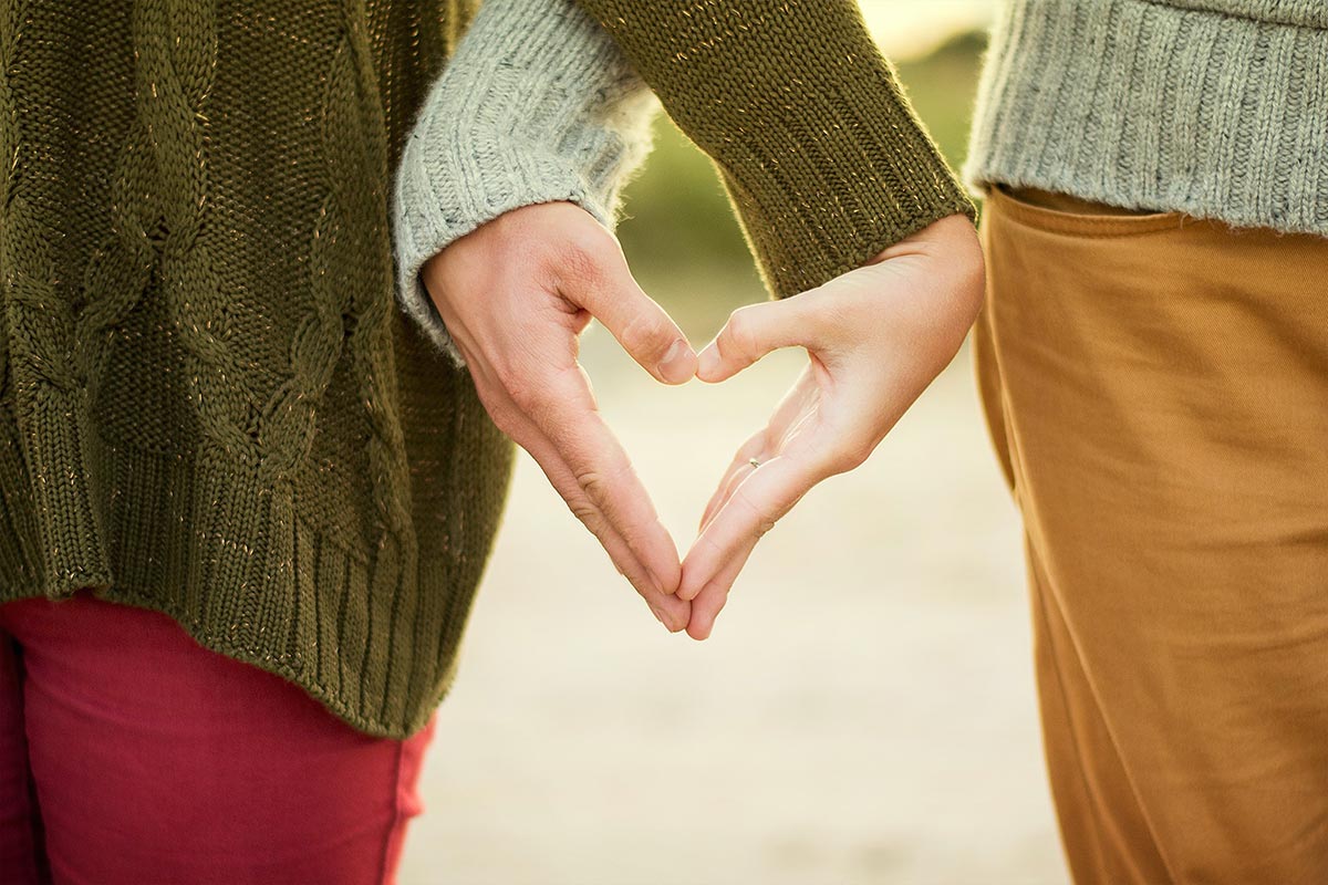 couple heart hands